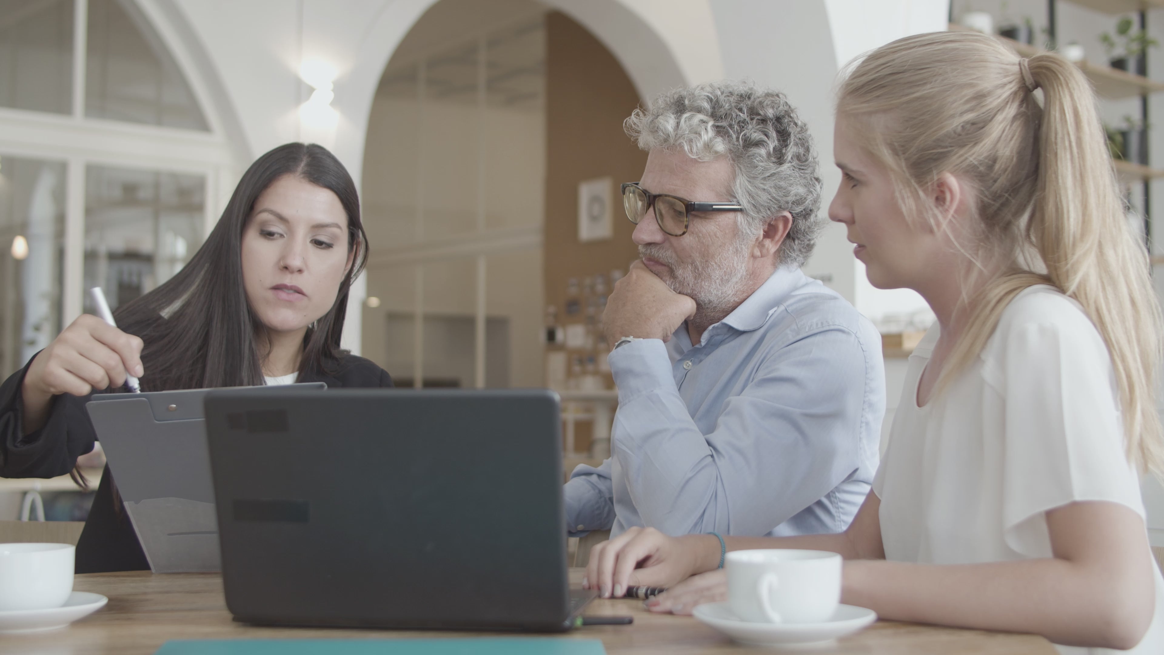 Charger la vidéo : Nous analysons ensemble vos besoins !